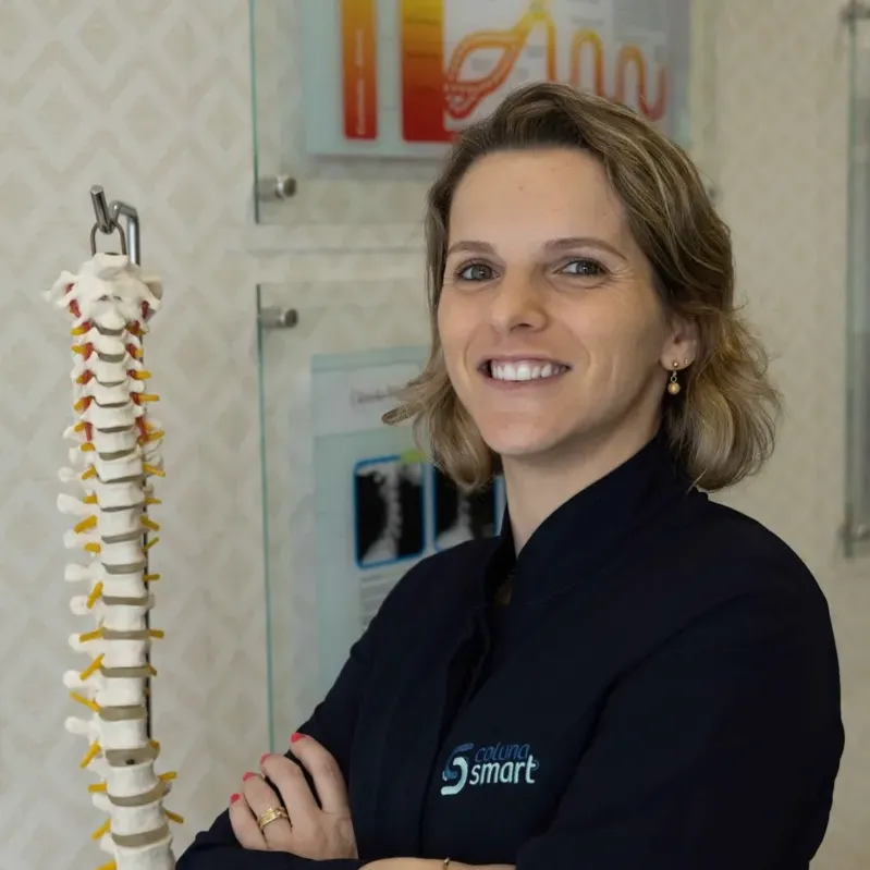 Profissional da Coluna Smart na clínica